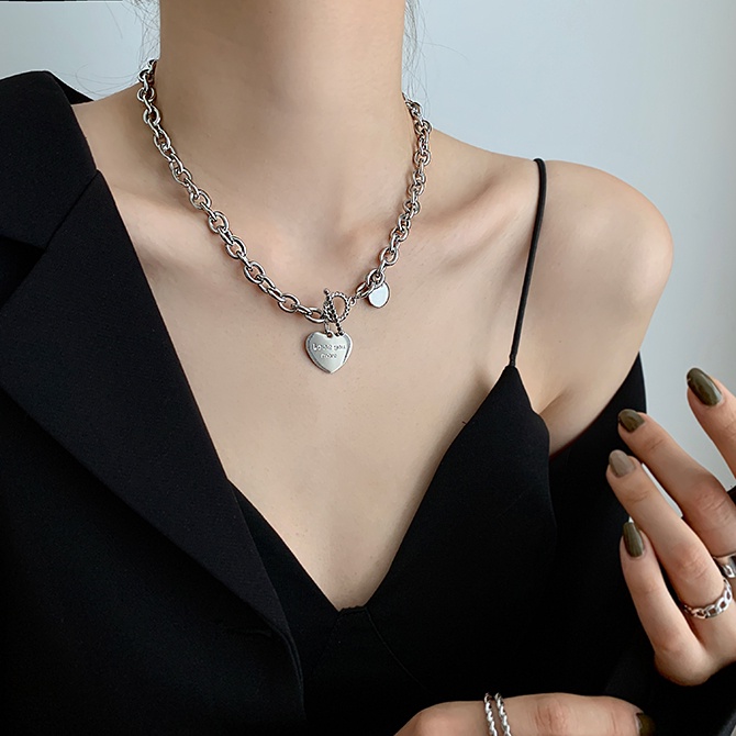 Vòng cổ kim loại mặt hình trái tim thời trang