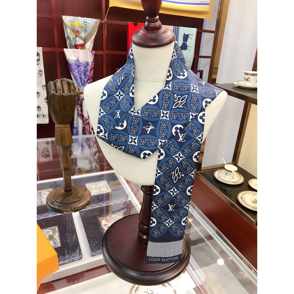 Khăn Choàng Cổ / Khăn Tay / Túi Xách Vải Lụa Màu Xanh Navy Thời Trang Cho Nữ