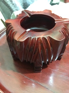 Gạt tàn thuốc gỗ