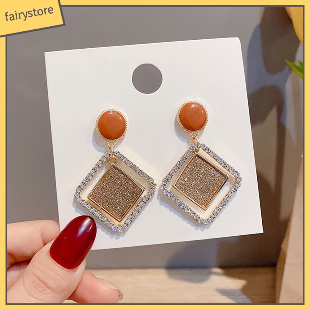 Bông Tai Dáng Dài Tạo Hình Độc Đáo Cho Nữ