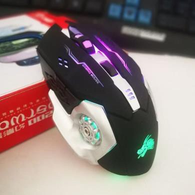 Chuột game thủ cực đẹp thiết kế độc lạ có LED nhiều màu