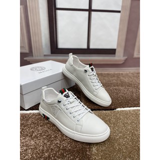 Giày sneakers nam da thật VERSACE phần mũi giày sáng tạo kết hợp với họa tiết in nổi cá tính mang đến sự mới lạ