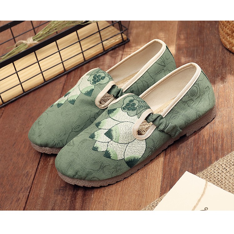 TAM40 giày thêu họa tiết hoa sen | BigBuy360 - bigbuy360.vn