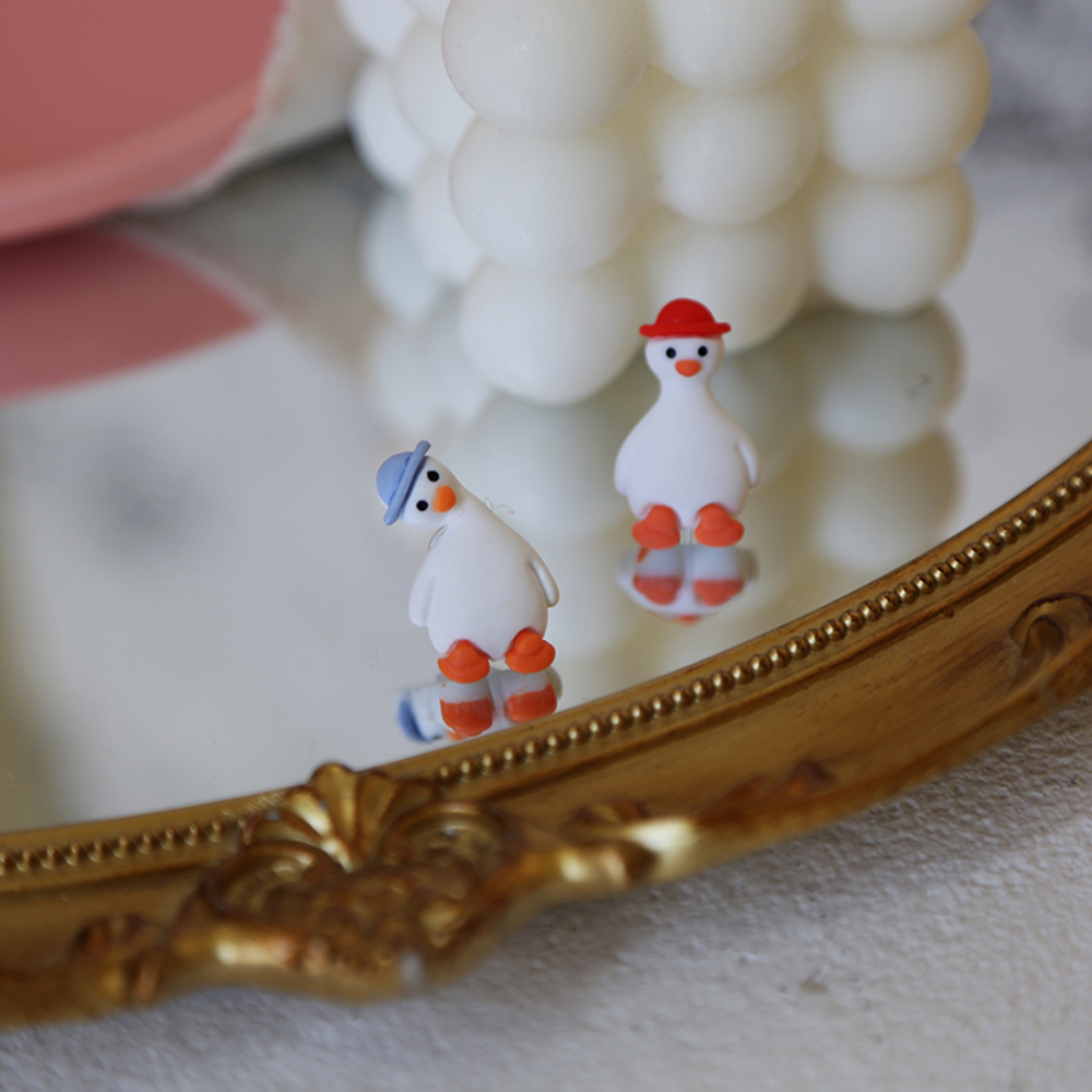 Khuyên Tai Nhựa Hình Chú Vịt Dễ Thương