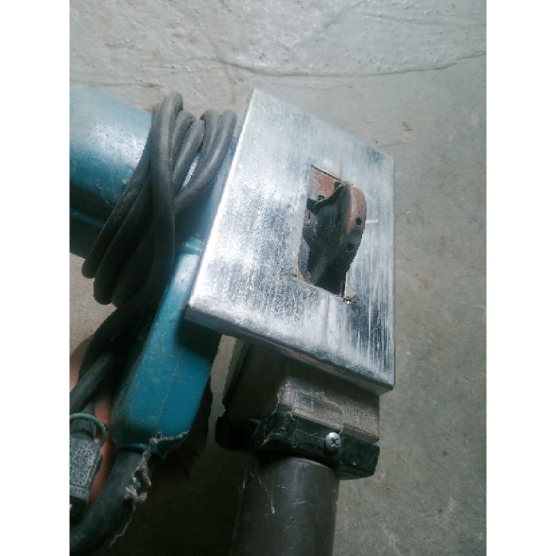 Máy cắt gạch Makita