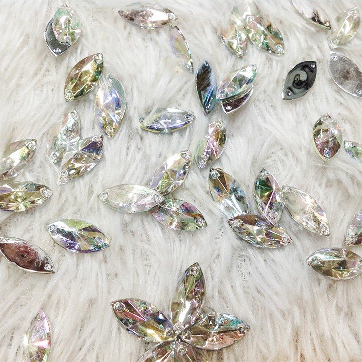 Hạt đá acrylic 3d hình thoi chóp ánh 7 màu cườm kết áo dài váy đầm sang trọng size 1.5cm