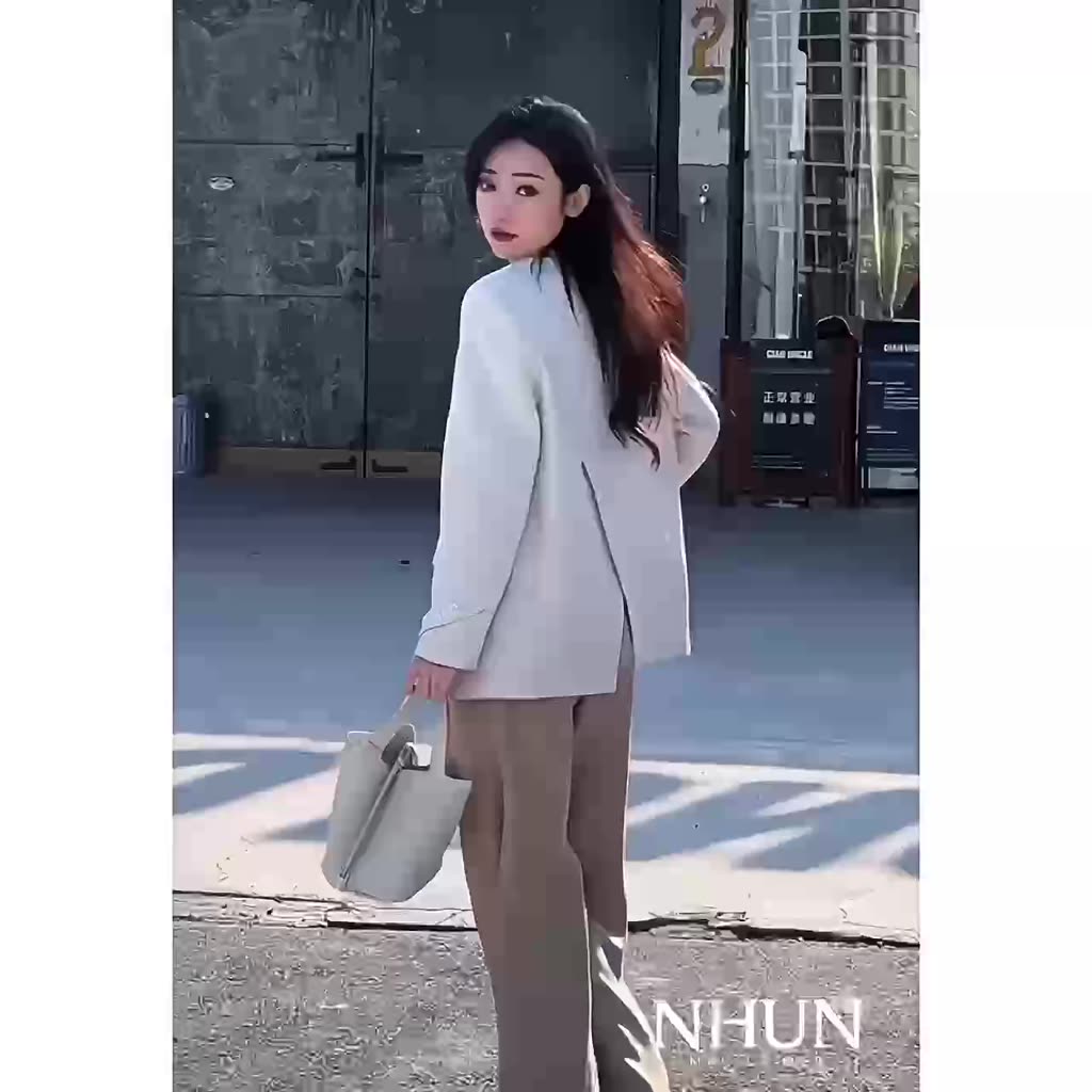 Áo blazer nữ xẻ sau NhunFashion Áo vest nữ dài tay khoác ngoài thiết kế cúc xoắn viền tay xẻ chéo lưng sau siêu hót N98 | BigBuy360 - bigbuy360.vn