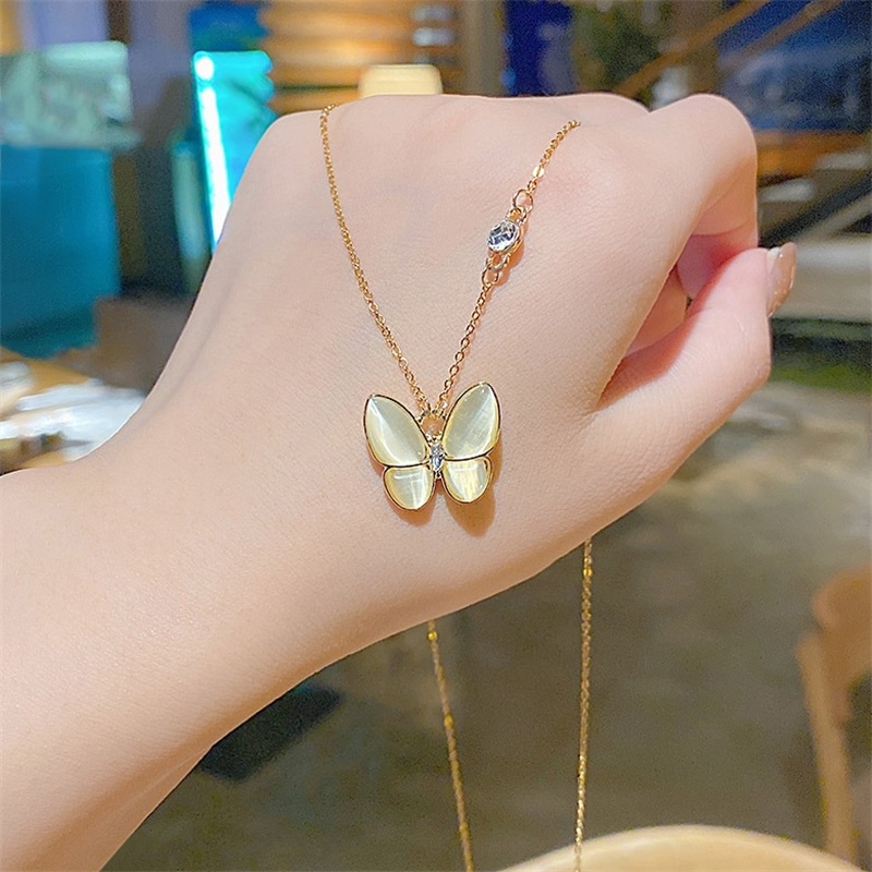 Dây chuyền mạ vàng mặt hình bướm đính đá Opal sang trọng