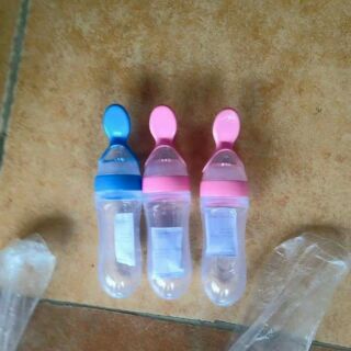 Bình ăn dặm silicone cho bé