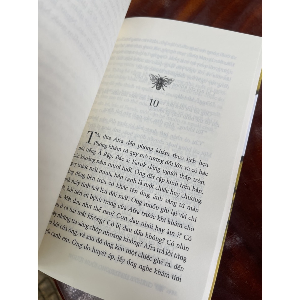 Sách - Người Nuôi Ong Thành Aleppo – Christy Lefteri – Nhất Diệp dịch – Huy Hoàng Book – NXB Văn Học (bìa mềm)