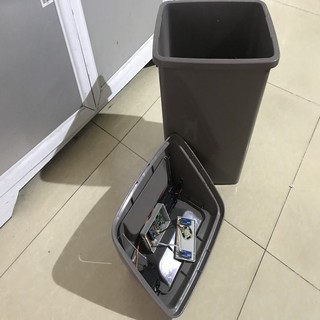 Thùng rác thông minh tự động mở nắp HTK1018