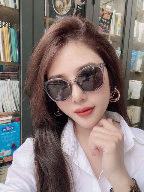 Kính HM mắt mèo ghi M821 -xách tay Đức- có bill chính hãng | BigBuy360 - bigbuy360.vn