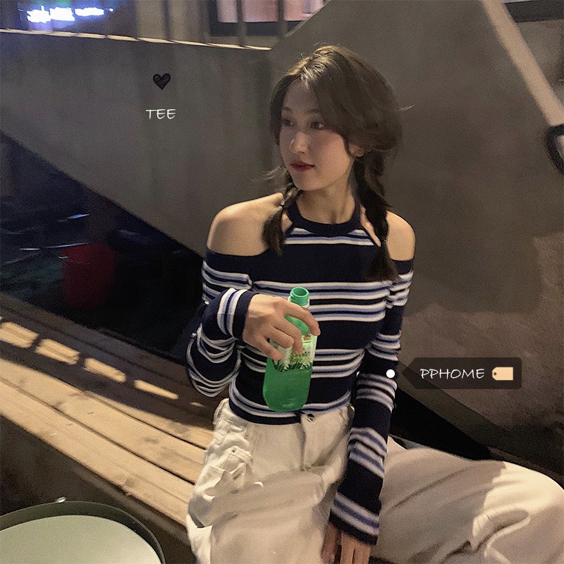 Áo croptop tay dài kẻ ngang khoét vai