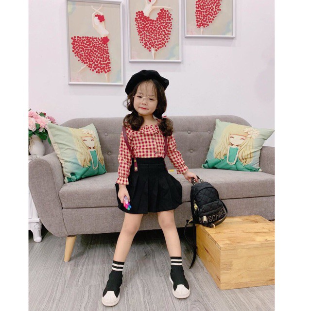 Set áo sơ mi kẻ cổ sen kèm chân váy yếm
