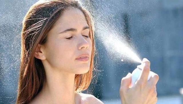 Xịt khoáng cấp nước dưỡng ẩm Perlyne Natural Mineral Water Spray 400ml💦