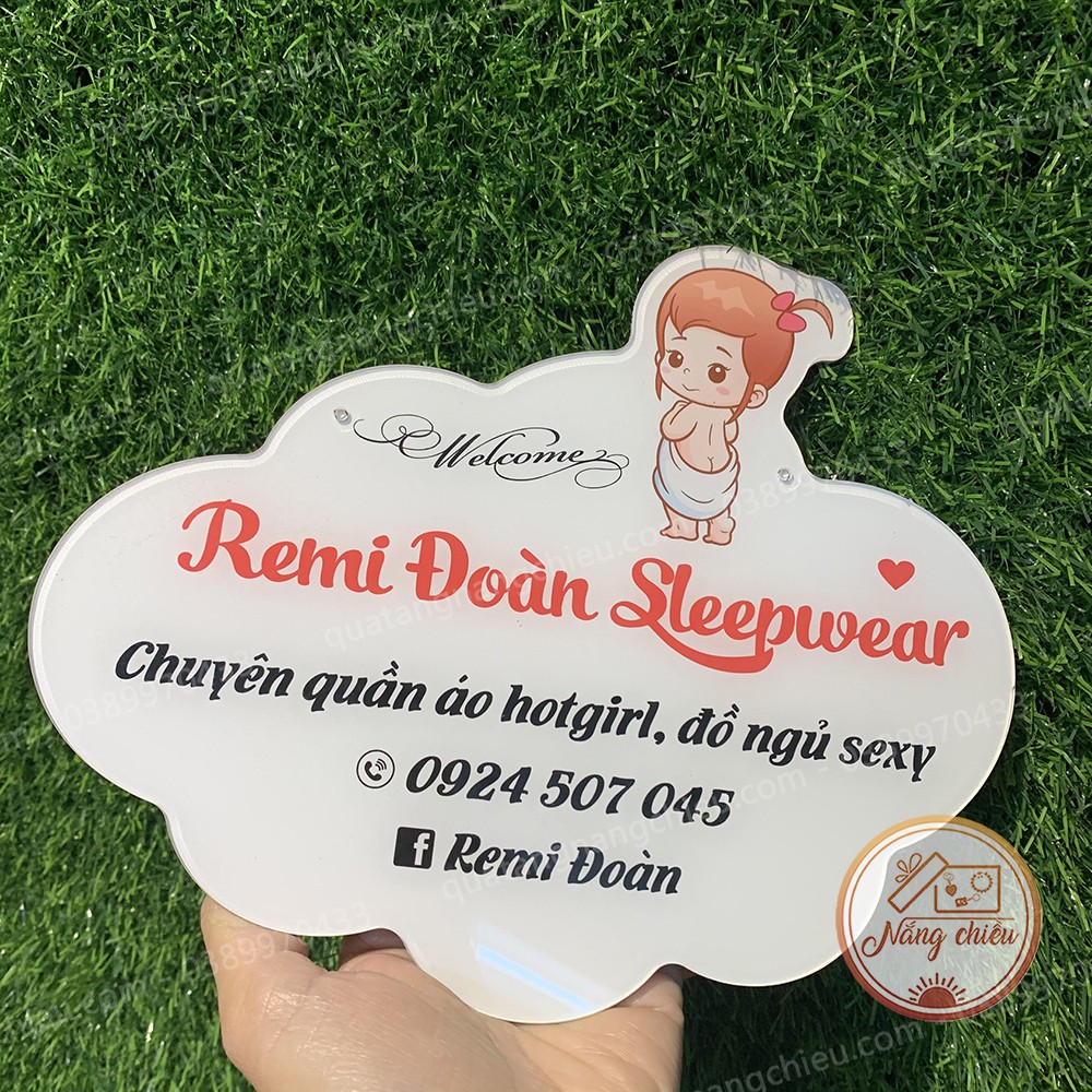 Bảng hiệu shop bán quần áo, shop kinh doanh thời trang, đạo cụ chụp hình sản phẩm tiện ích, chất liệu mica sáng bóng