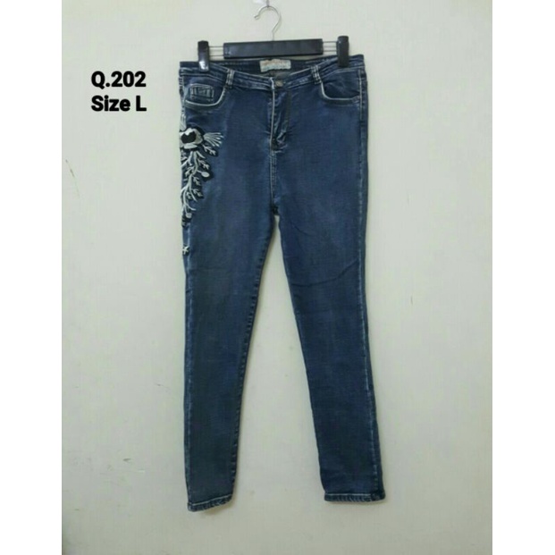 QUẦN JEANS THÊU HOA ĐẸP