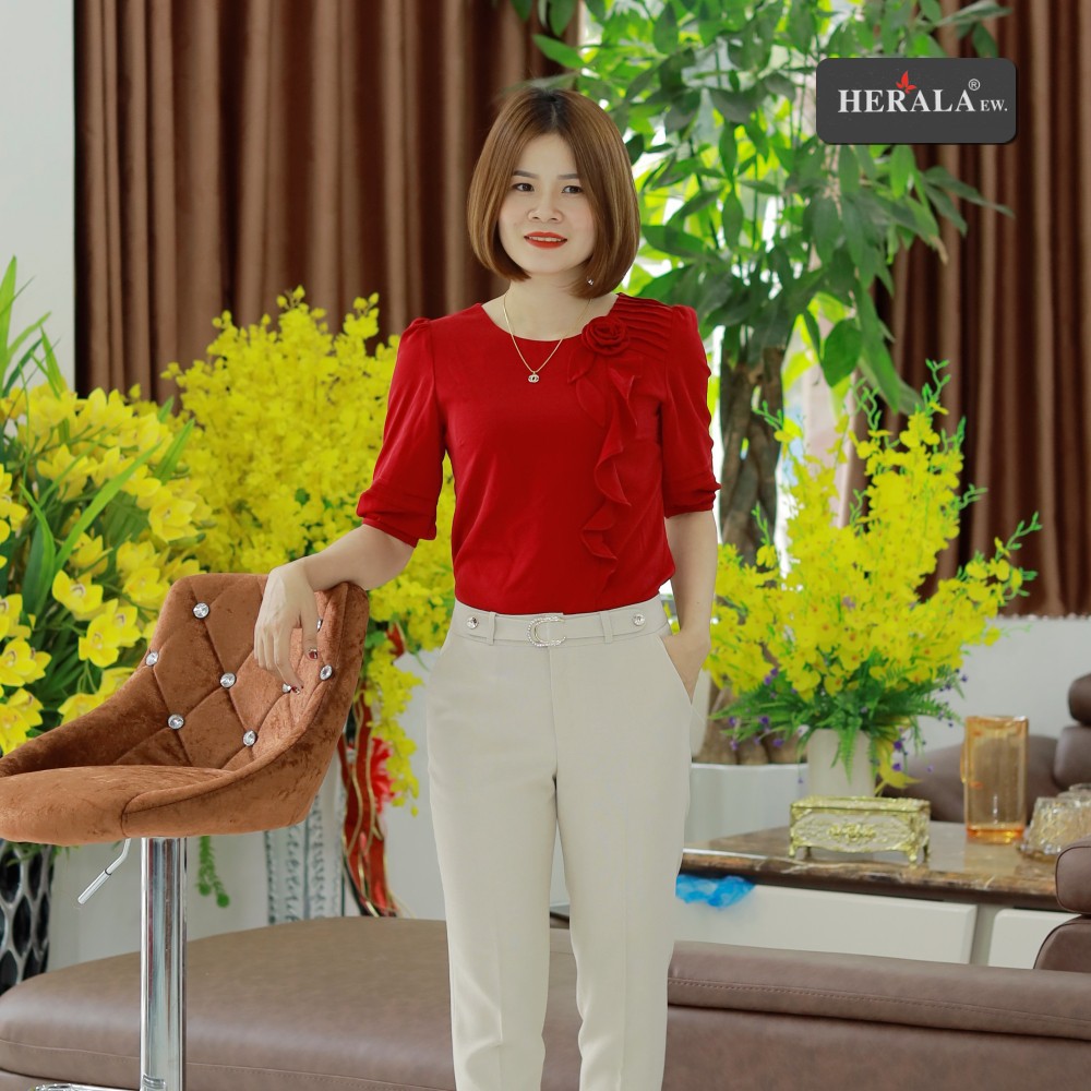 Áo sơ mi nữ thời trang văn phòng Herala phối bèo hoa bên vai - SM24