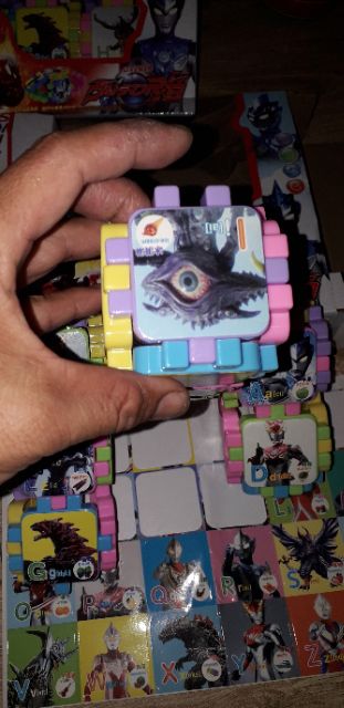 Sét lắp ráp siêu nhân đa năng cho bé học chữ cái bằng nhựa có 28 miếng ghép