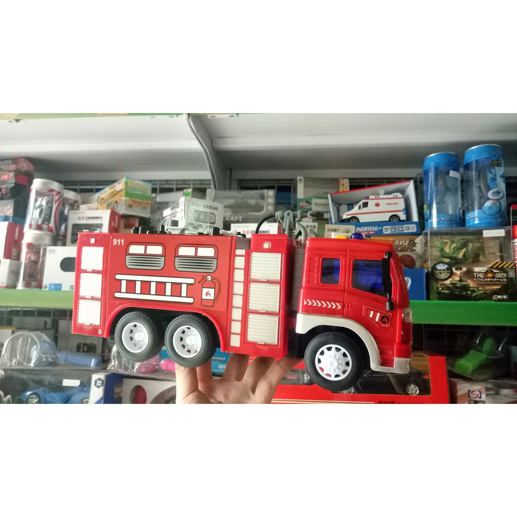 Xe cứu hỏa màu đỏ phun nước tỉ lệ 1:16 hãng san you toys điều khiển từ xa