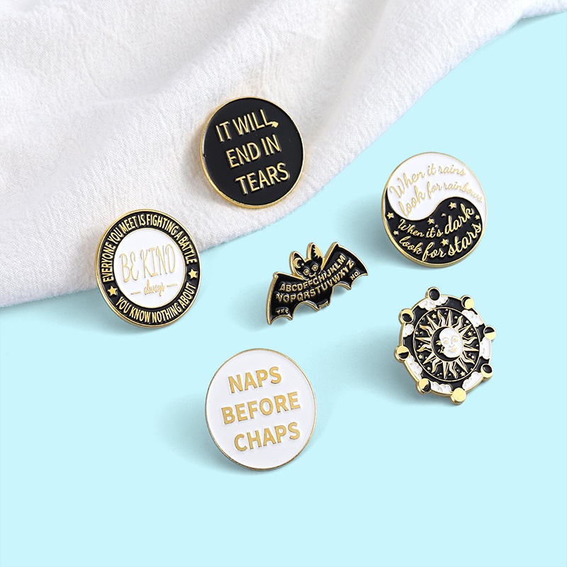 Ghim Cài Áo Hình Tròn Họa Tiết Chữ Mặt Trời Mặt Trời Phong Cách Gothic Thời Trang Cho Bạn Bè