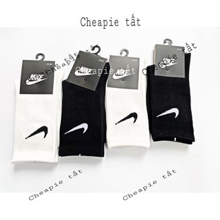 tất Nike cao cổ trắng đen