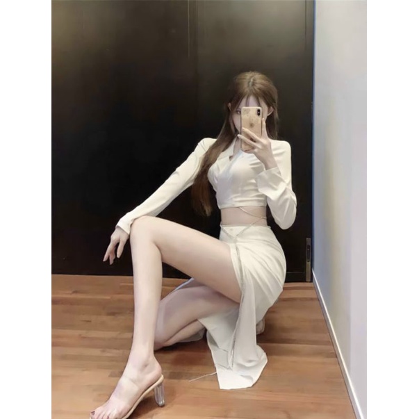 Sét áo vest lụa croptop kết đá chân váy dài xẻ tà
