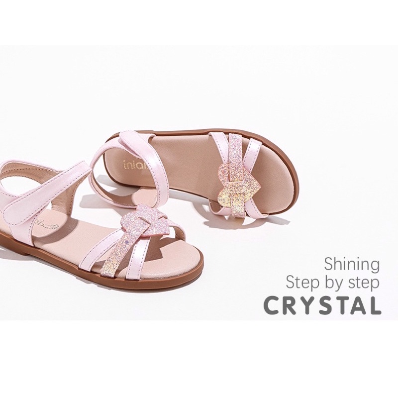 Sandal cao cấp cho bé gái.