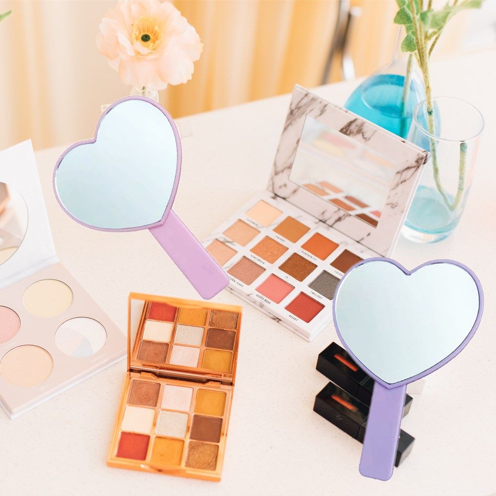 [Hàng mới về] Gương trang điểm cầm tay hình trái tim có tay cầm nhiều màu dễ thương cho nữ