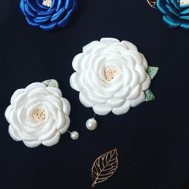 Cài áo hoa xinh xinh