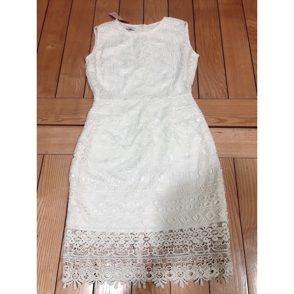 Đầm trắng REAL CLOTHES