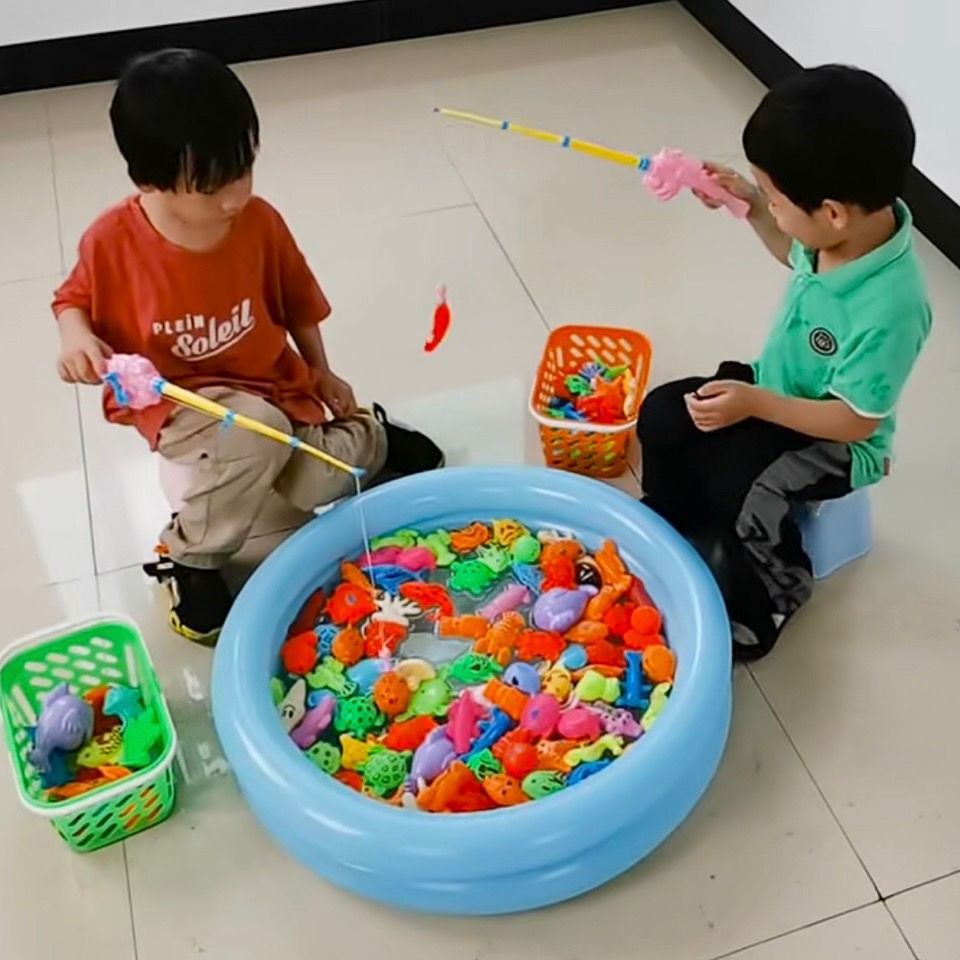 > Đồ chơi câu cá từ phù hợp với trẻ em cần nước vuông can nhựa cảm ứng Bắt trong bể bơi