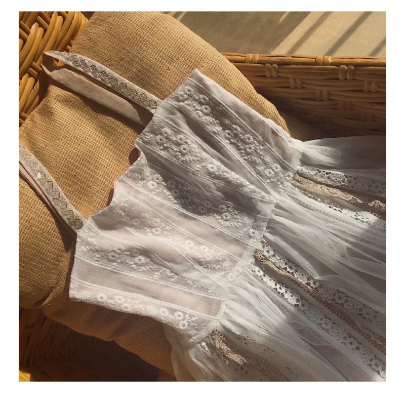 Váy ren hoa 2 dây xoè tiểu thư