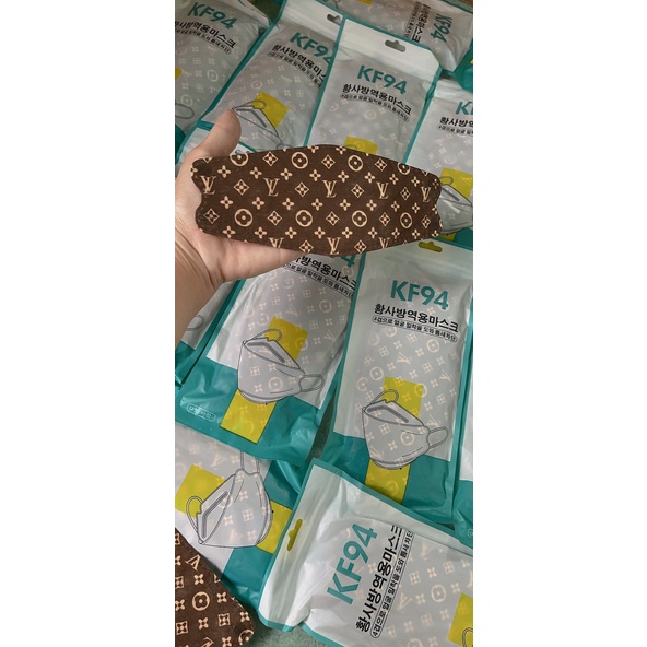 Khẩu trang KF94 LV Nước Ngoài, kháng khuẩn cao, mền, mịn