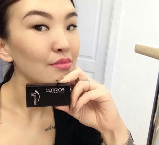 Bột tán mày Catrice