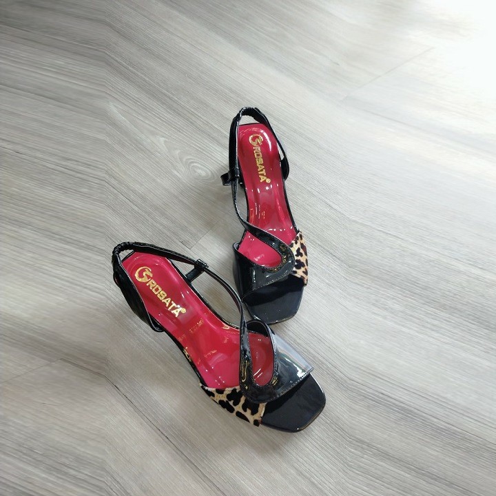 Giày sandal nữ cao gót 4p hàng hiệu rosata màu đen ro251