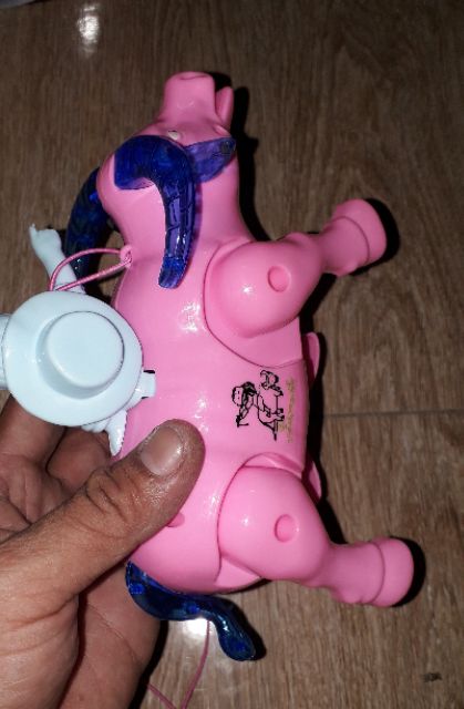 Một mô hình chú bé chăn trâu bằng nhựa có nhạc và đèn Led rất đẹp _tặng kèm pin