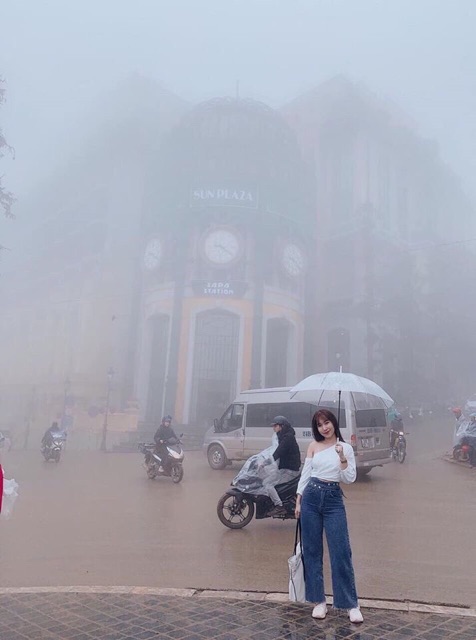 Áo lệch vai trắng tay bo | BigBuy360 - bigbuy360.vn