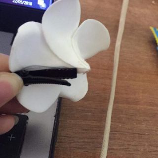 Hoa cài tóc đi biển đáng yêu