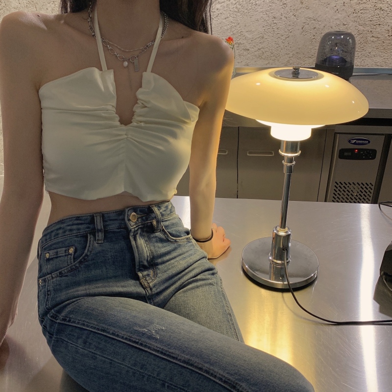 Áo hai dây cổ chữ V khoét sâu gợi cảm cho nữ