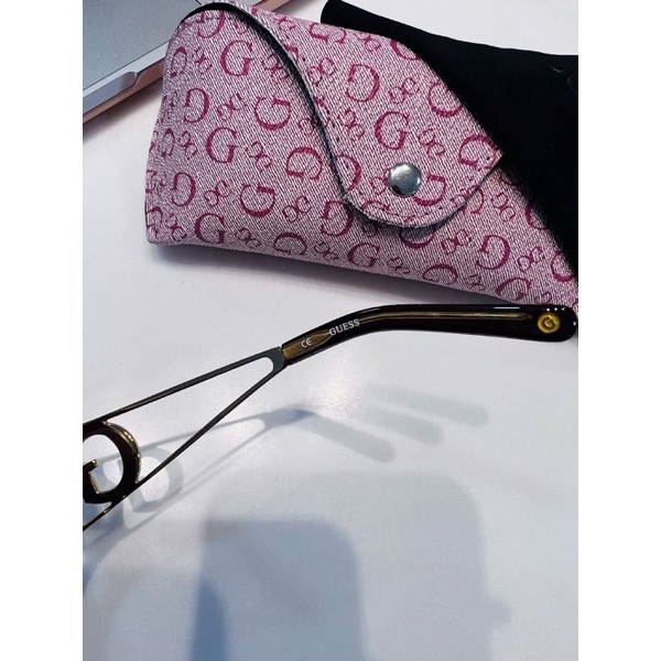 Kính Guess