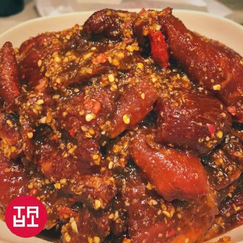 THỊT BÒ KHÔ ƯỚT TỎI - BÒ MIẾNG ƯỚT TỎI TATA Food loại đặc biệt Gói 200g | BigBuy360 - bigbuy360.vn