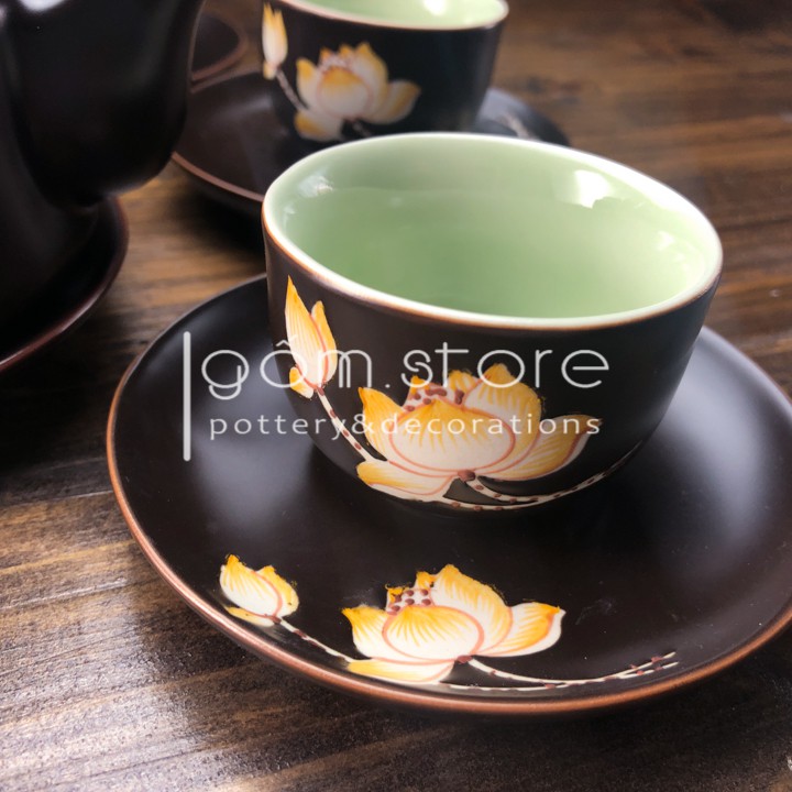 Ấm trà Bát Tràng dáng trúc vẽ sen vàng (Bộ ấm chén trên có 2 màu Nâu và Xanh rêu) | BigBuy360 - bigbuy360.vn