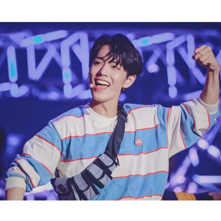 Áo Thun Dài Tay, Áo Phông Unisex Tiêu Chiến Mặc Cổ Tròn Sọc Xanh Và Trắng