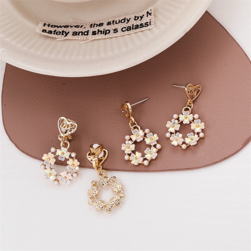 Khuyên tai kẹp không bấm lỗ chốt cố định K066 bằng hợp kim mạ vàng hình tròn bông hoa đính hạt trai dáng midi Leous