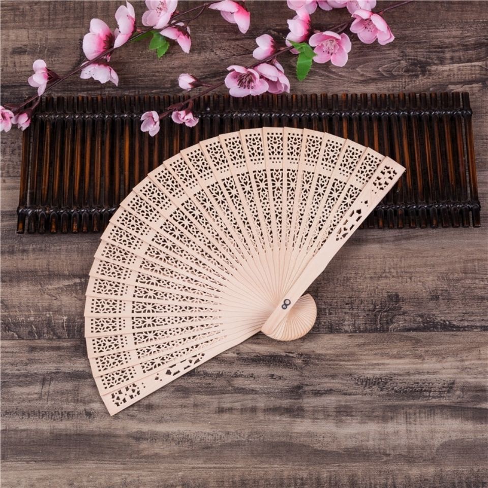 Quạt Xếp Bằng Gỗ Đàn Hương Thiết Kế Đục Lỗ Cho Nữ #4.30