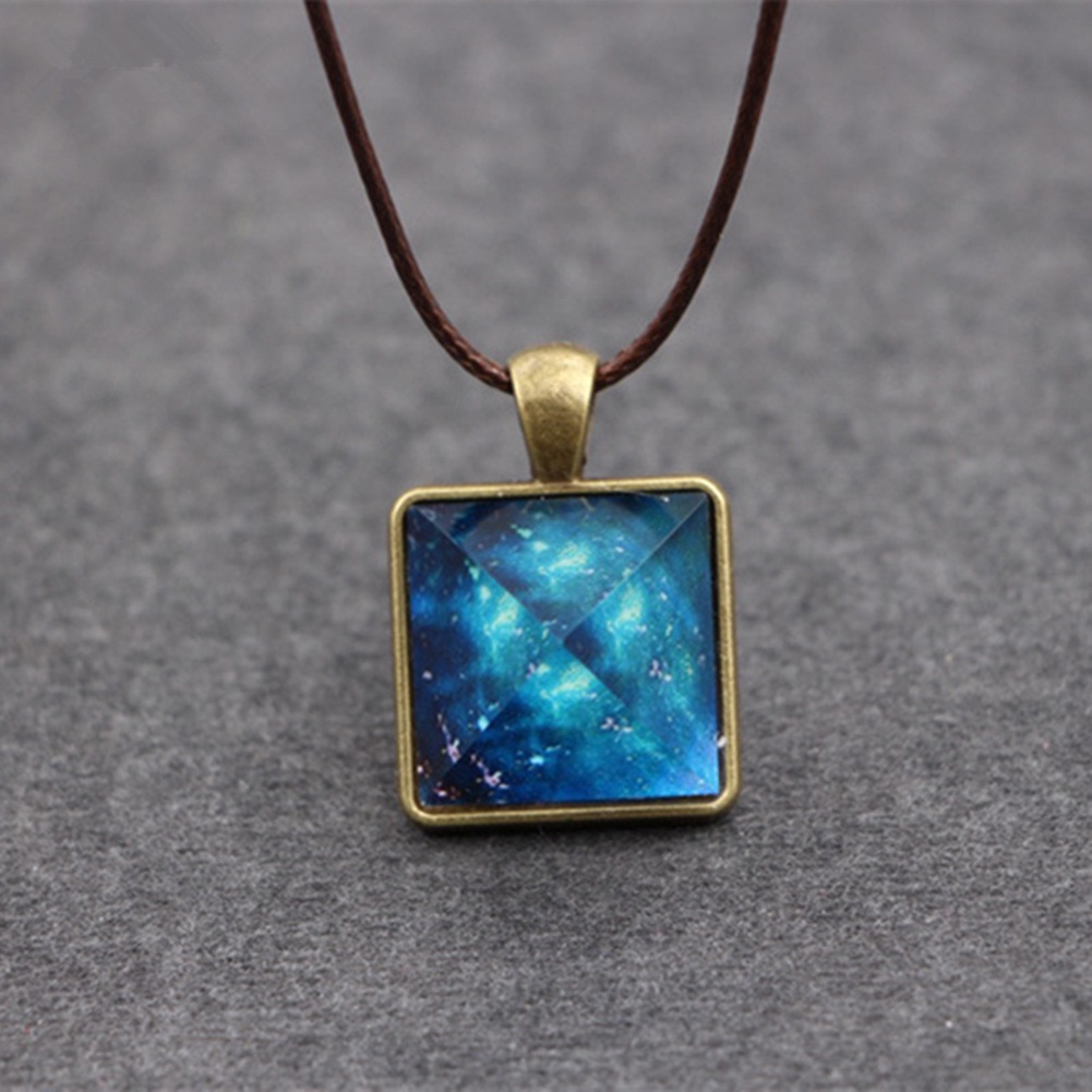 vòng cổ Mặt Hình Kim Tự Tháp Phát Sáng