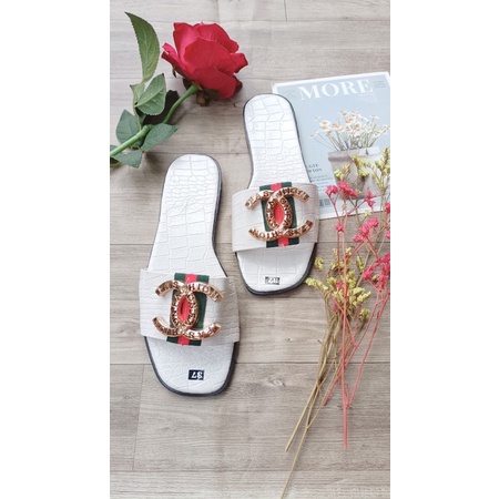 dép bệt quai ngang khoán X nền da rắn xịn xò. bền đẹp. nắng mưa đều mang được. cam kết như hình ( hình tự chụp )