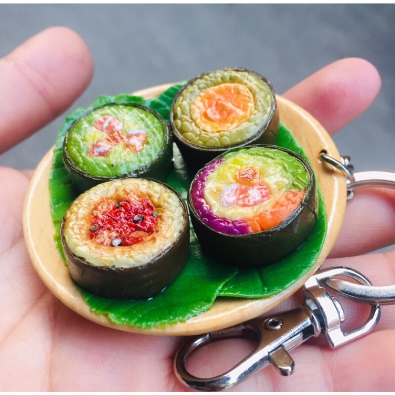 Móc khóa Dĩa Bánh tét VN  đất sét Nhật Bản và resin