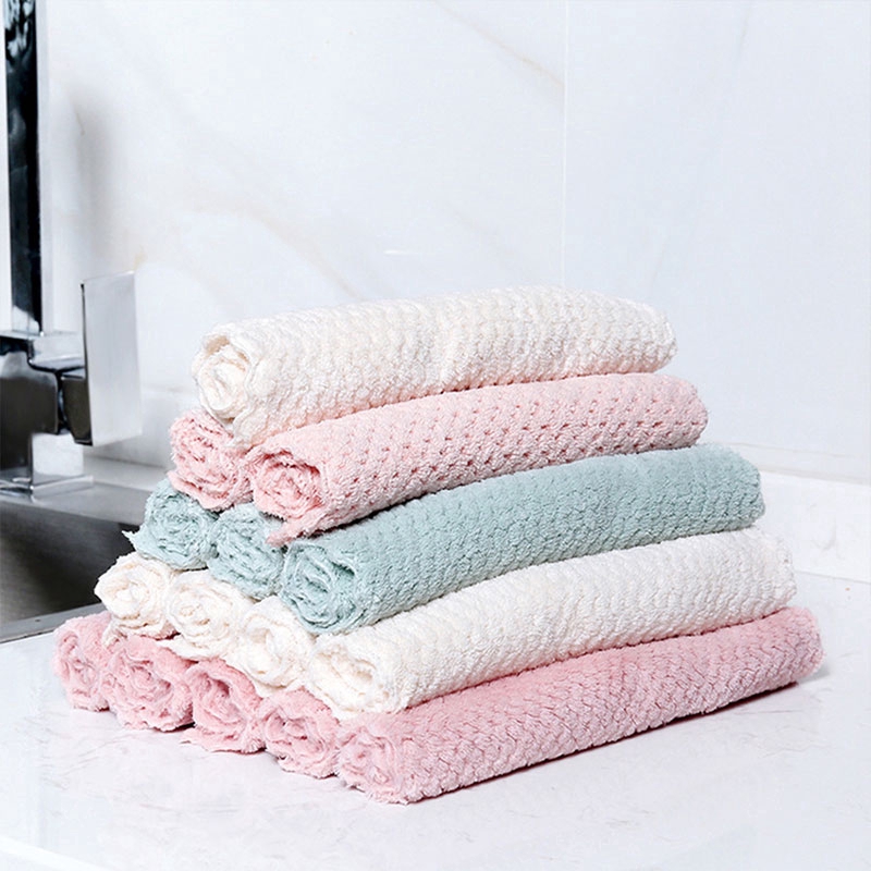 Khăn lau chất liệu Microfiber độ thấm hút cao tiện lợi khi sử dụng